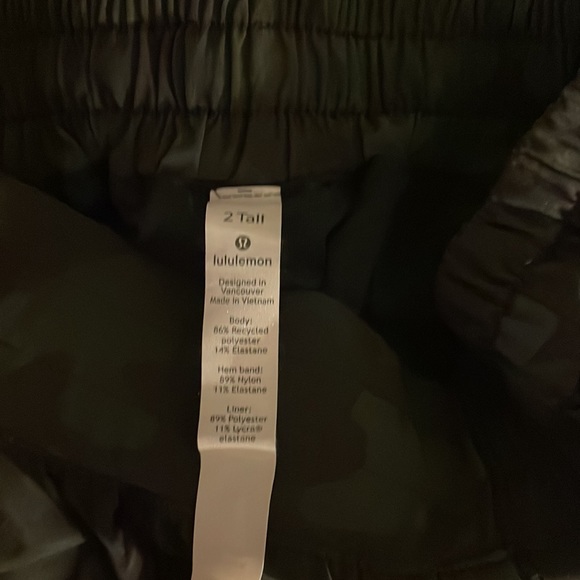 lululemon green camo shorts size 2 tall - Picture 4 of 4